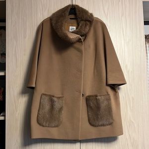 Cinzia Rocca luxury collection cape with fur collar and fur pockets size 4-8
